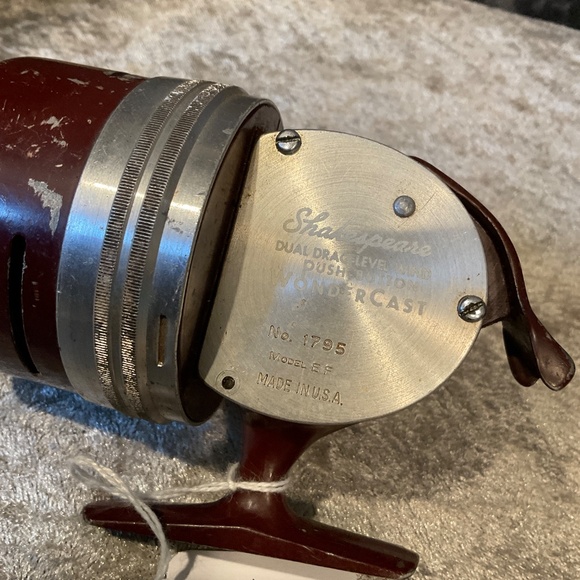 Vintage Shakespeare Push Button Wonder Cast No. 1795 Fishing Reel, USA Made! - Picture 2 of 4